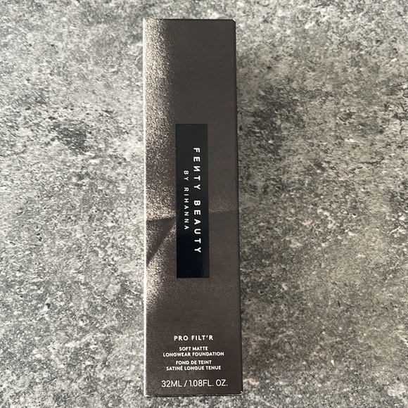 Fenty 290 Prp Filt’r Soft Matte Longwear Foundation - Picture 3 of 5